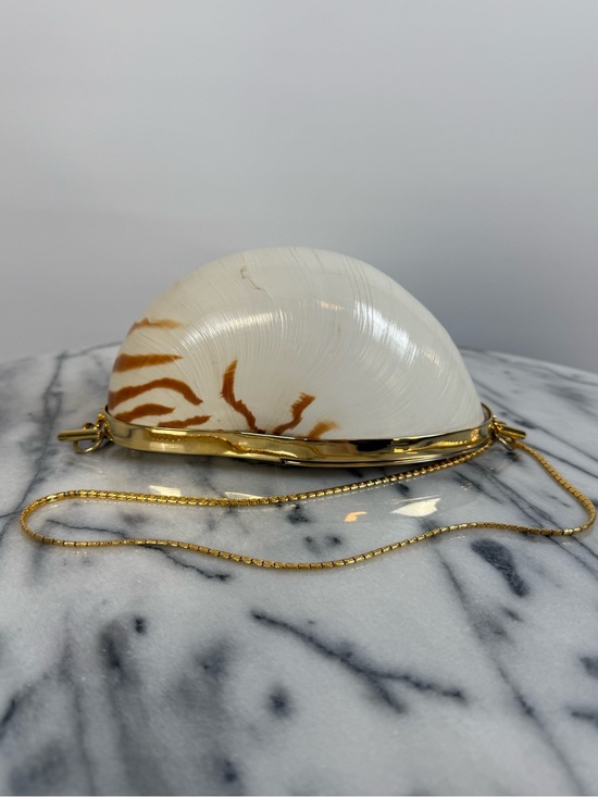 Judith Leiber Handbags - Judith Leiber Minaudiere Vintage Ivory Seashell Handbag w/ Gold Chain